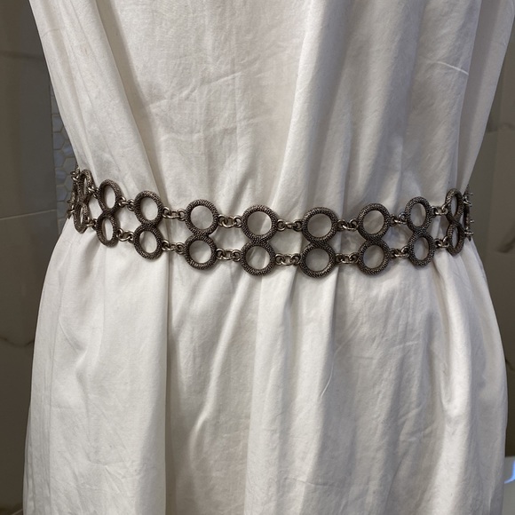 Antiqued Silver-Toned Textured Metal Figure/8 Linked Belt - EUC - Picture 4 of 16